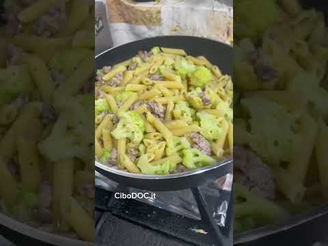 Pasta con broccoli e salsiccia