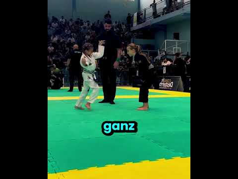 Dieses behinderte Mädchen hat ihren ersten Jiu-Jitsu-Kampf bestritten!