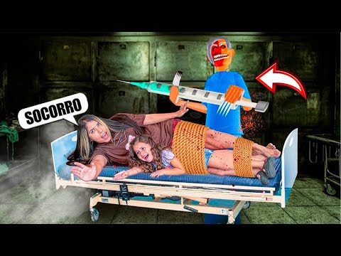 A CRAZY DOCTOR LOCKED ME AND MY LITTLE SISTER IN THE SCARY HOSPITAL!