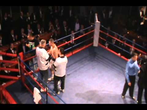2010-11-04 Alfonso Lopez vs Romero Johnson - Round 12.wmv