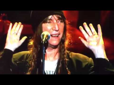 Patti Smith sings 