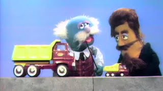 Sesame Street￼: Professor Hasting’s Same/Different Lecture ￼(1970) (English)