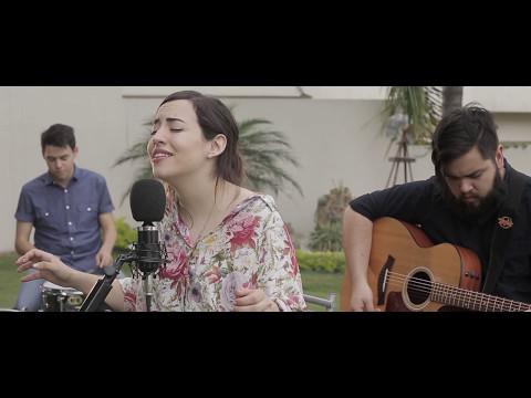 Majo Solis - Siempre Estás - Sesión de Jardín