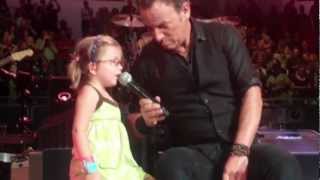 Bruce Springsteen - 4yr old sings Waitin on a Sunny Day - Los Angeles 4/27/12