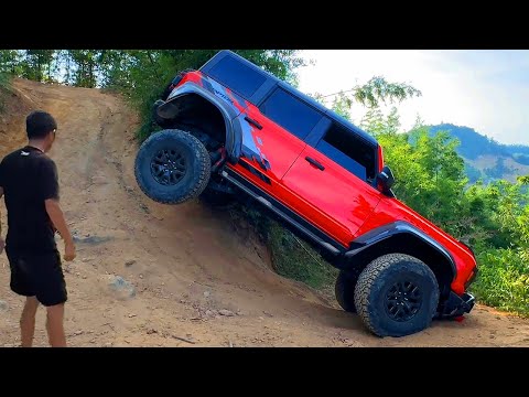 Ford Bronco Raptor 3.0L V6 vs Jetour Traveller 2.0T | Off-road 4x4 Battle