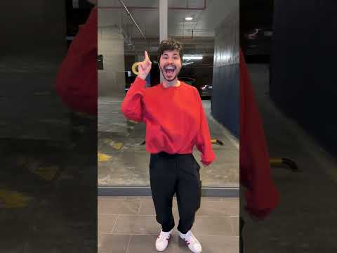 Men are not allowed in the elevator 🙅‍♀️😂