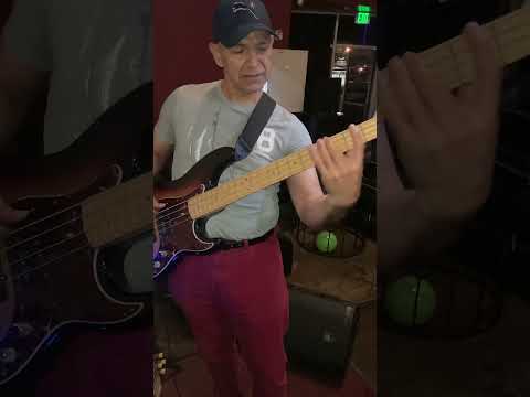 El chivo Eusebio Cortés me enseña a tocar la línea de bajo de tu cárcel. #elchivo,#losbukis
