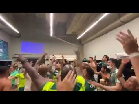 FESTA NO CHIQUEIRO: VEJA A VIBRAÇÃO NO VESTIÁRIO!