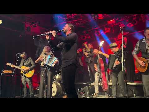 17 Hippies "Jovano Jovanke" HIRSCH Nürnberg 13.2.25