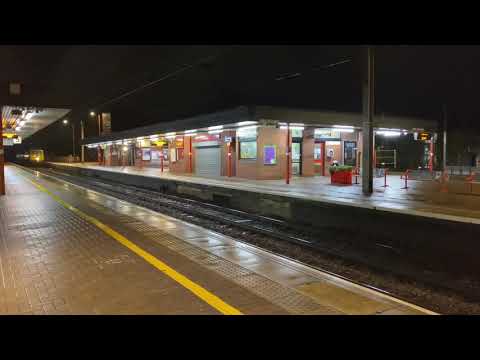 86604 & 86609 powering the 4M11 through Wigan North Western on the 21/12/2020