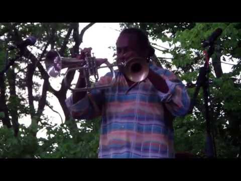 Freddie Jones playing trumpet and flugelhorn simultaneously