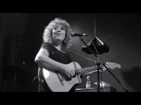 BIG MAMA MONTSE & TOTABLUES: SUSPICIOUS WOMAN