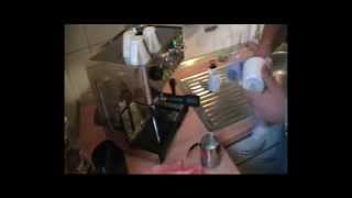 Einen Cappuchino mit der La Pavoni Domus Bar (DMB) machen