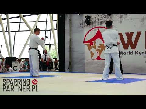 Łukasz Helt vs Giovanni Bozuwa Man -65kg The 6th WKB European Kyokushin Championships