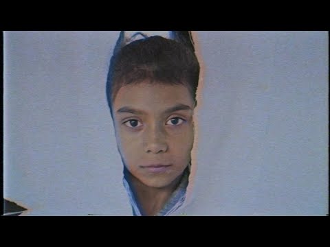 Video thumbnail for Dünya Güzel Olmak Zorunda