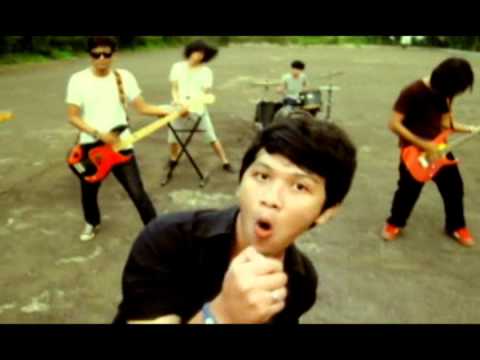 Safe My Holiday - Andai Aku Bisa (Official Video 2011)