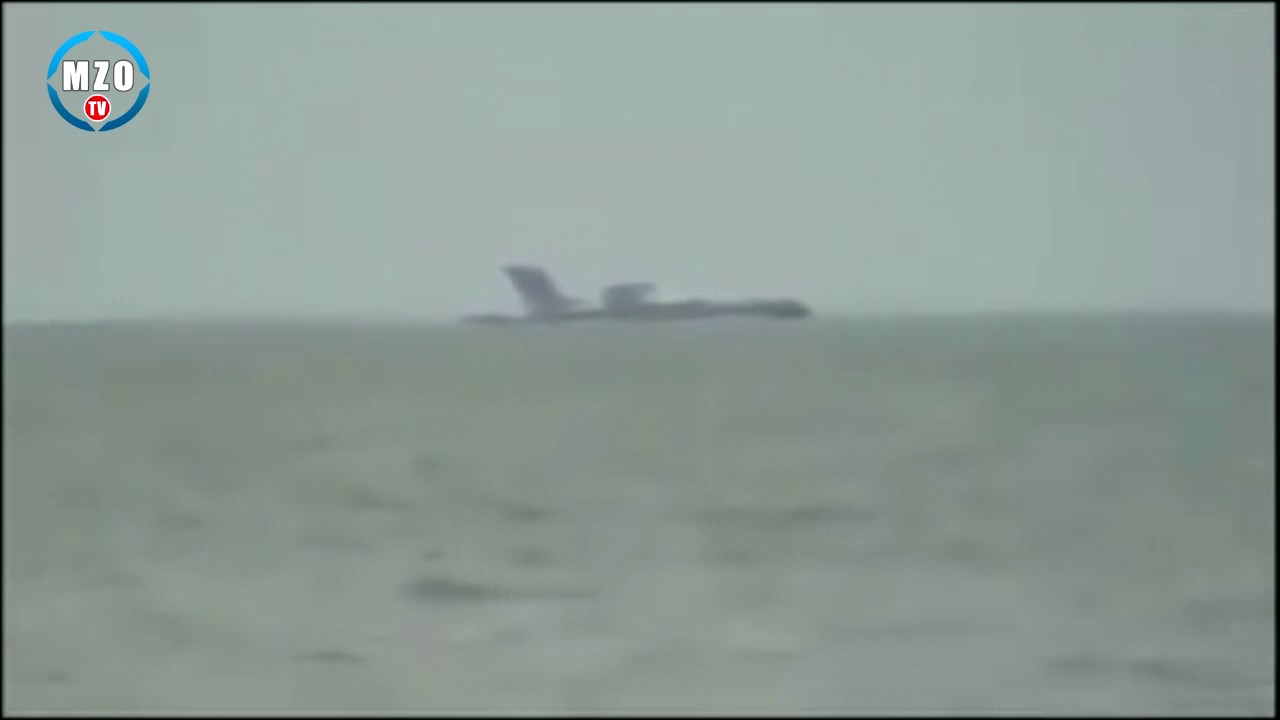 Avion aterriza en el mar  y regresa al aire, Increible,