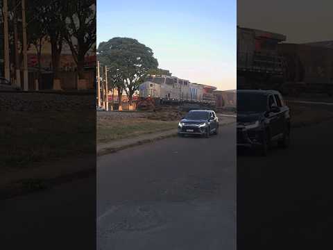 Uma Dash Só no Comando! Trem Vazio com Formação Diferente em Patrocínio