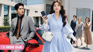 Gadis ikut pertemuan kelas tapi diremehkan teman-Tak diduga pria temani CEO terkuasa buat semua diam