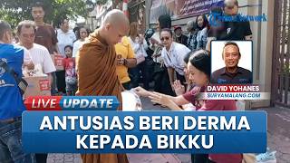 Jelang Puncak Tri Suci Waisak, Warga Tulungagung Antusias Beri Derma pada Bhikkhu di Momen Pindapata