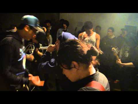 20130216 Find the spot - Might Makes Right (Negative FX Cover)