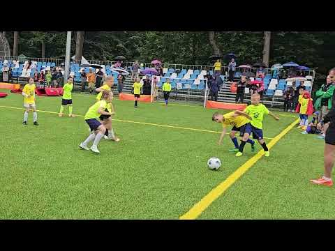 Turniej piłki nożnej klas I-III Żaki Rządzą - stadion piłkarski BBOSIR w Wapienicy - 8.06.2025