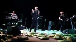 Sinead O&#39;Connor - Daddy I&#39;m Fine (with cushions - Concert Live - Full HD) @ Nuits de Fourvière, Lyon