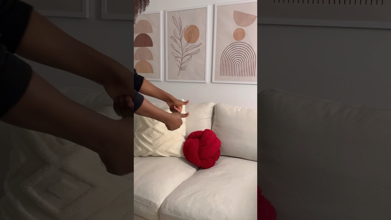 Turn your old blanket into this cute knot pillow. #diy #blanket #homedecor