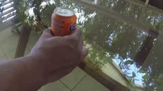 How to open a can without splashing