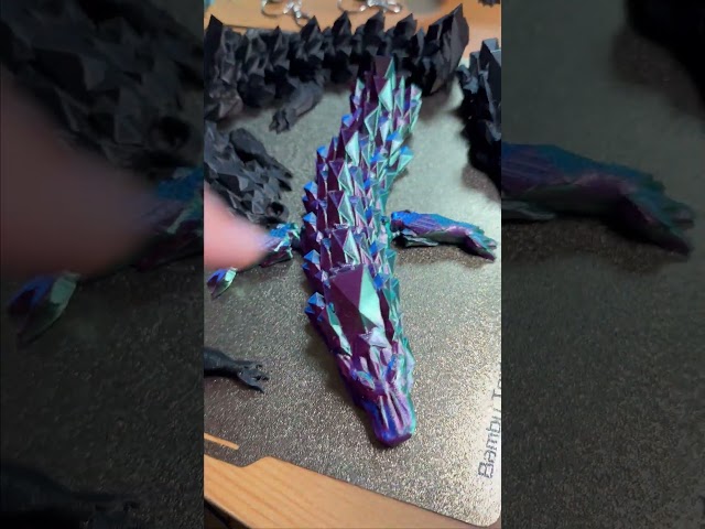 Vídeo relacionado con TaimeiMao Dragón Impreso en 3D, Articulaciones Móviles, Dragón Articulado Impreso en 3D, Adecuado para Automóviles, Juguete Fidget Dragon, Oficinas y Decoración del Hogar