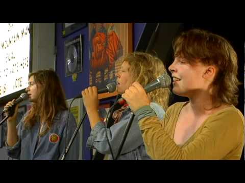 Mountain Man - How'm I Doin (Live at Amoeba)