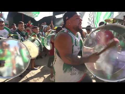 "los pibes de los bombos Laferrere" Barra: La Barra de Laferrere 79 &bull; Club: Deportivo Laferrere