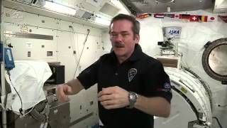 Uzayda Astronotlar Nasıl Uyur?