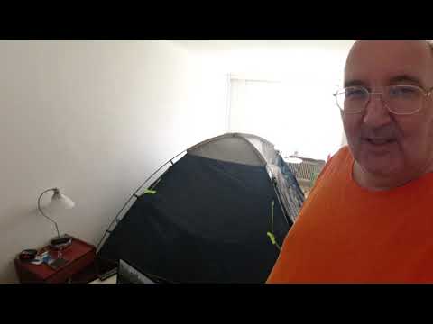 MongoTV_5052 - FLYTTER TØRRESTATIV FRA BADEVÆRELSE IND PÅ SOVEVÆRELSE