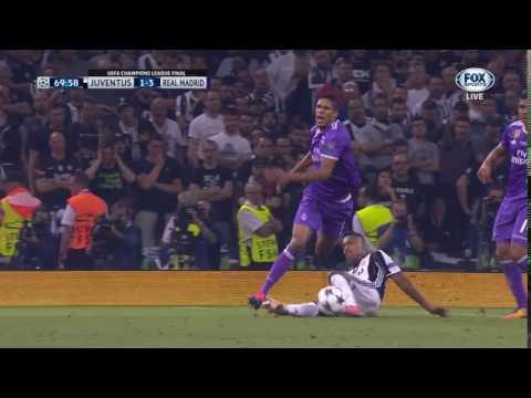 Alex Sandro Yellow Card against Real Madrid - Juventus VS Real Madrid Champions League 2017 FINAL