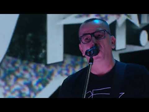 SIX PACK - ESKADRILA ČUDNIH JUTARNJIH SNOVA / UŽIVO U BUNTU