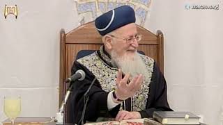 הלכות הדלקת נרות שבת - פרשת בהעלותך תשס"ז - מרן הרב מרדכי אליהו (הרב מרדכי אליהו זצ"ל) - התמונה מוצגת ישירות מתוך אתר האינטרנט יוטיוב. זכויות היוצרים בתמונה שייכות ליוצרה. קישור קרדיט למקור התוכן נמצא בתוך דף הסרטון