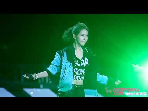 [FANCAM] Yoona - Dance Battle (@SM Town in Seoul)