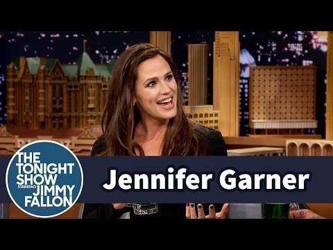 , title : 'Jennifer Garner Juggled Babies During the Super Bowl'
