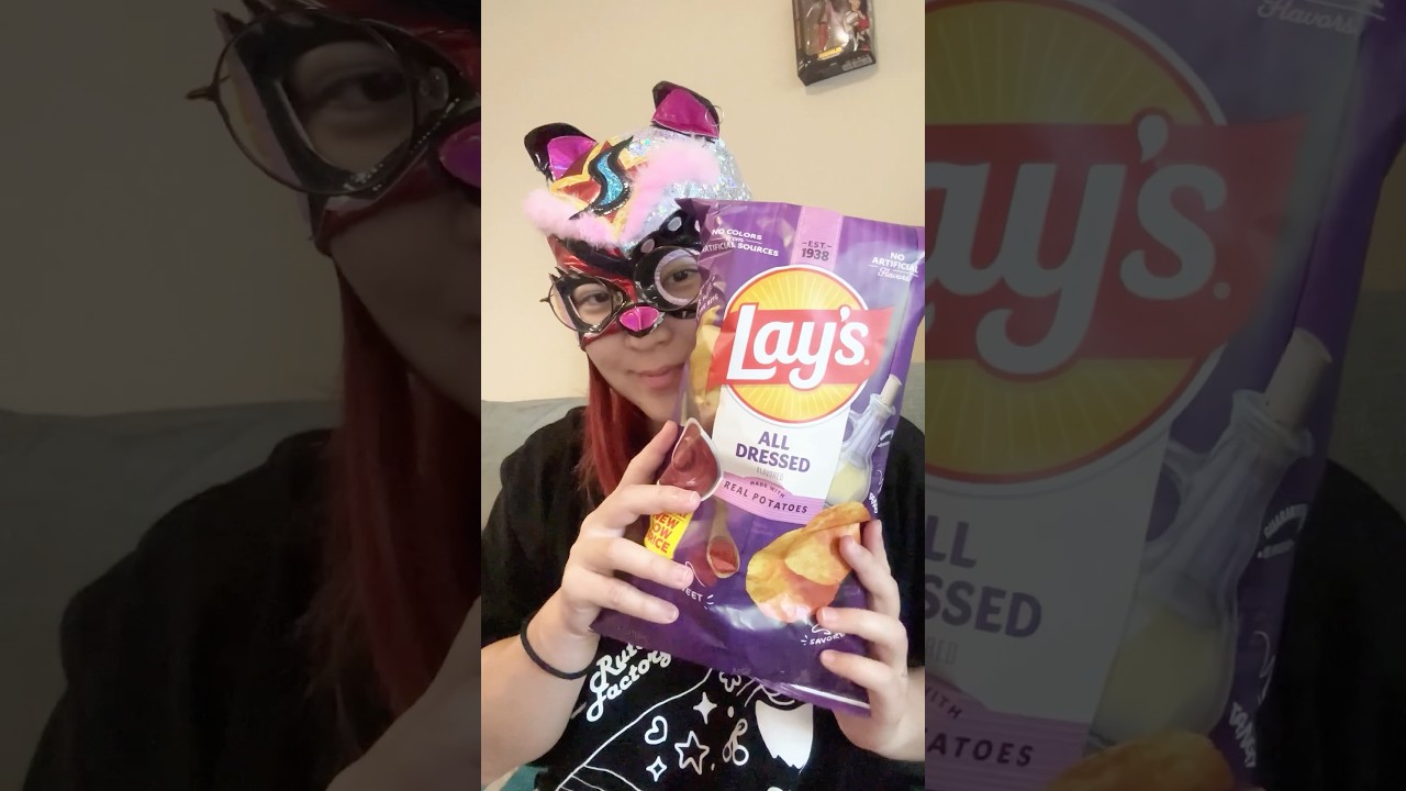 Japanese wrestler trying All Dressed chips! #SHIDAtube #layschips