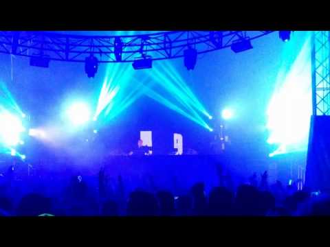 Ronald van Gelderen ft. Gaelan & Lumiere - Everyone Needs Love (PvD EDC Milton Keynes 2016)