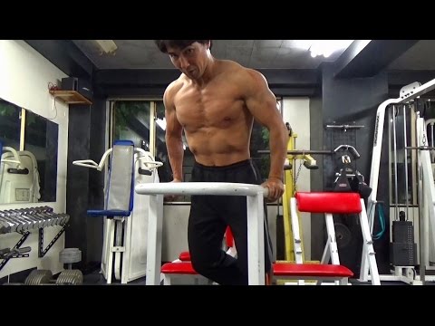 ディップスで大胸筋を鍛える効果的なやり方。筋トレ初心者でもできる正しいフォームを解説 &ndash; uFit