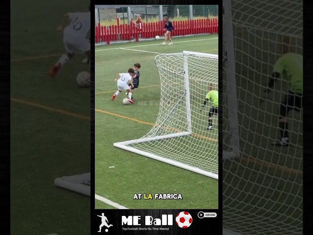 Vídeo relacionado con Real Madrid CF - Albornoz Infantil Real Madrid CF Talla 6-8