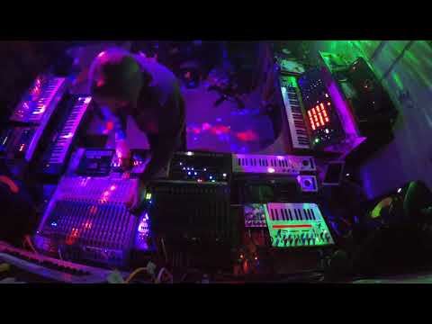 Dr. VHiBEZ - "Born in the 80s"