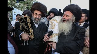 מצמרר: ר' נחמן אלחדד בהכנסת ס''ת לע''נ שני בניו שנהרגו באסון