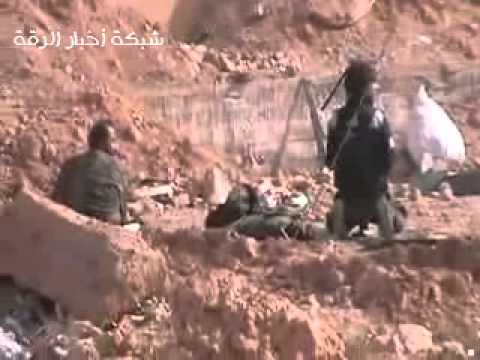 اشتباكات خلال اقتحام حاجز الأمن الجوي في الطبقة في محافظة الرقة