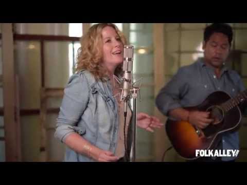 Folk Alley Sessions: Amy Helm & The Handsome Strangers - "Rescue Me"