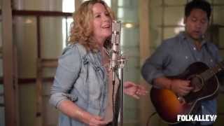 Folk Alley Sessions: Amy Helm & The Handsome Strangers - "Rescue Me"