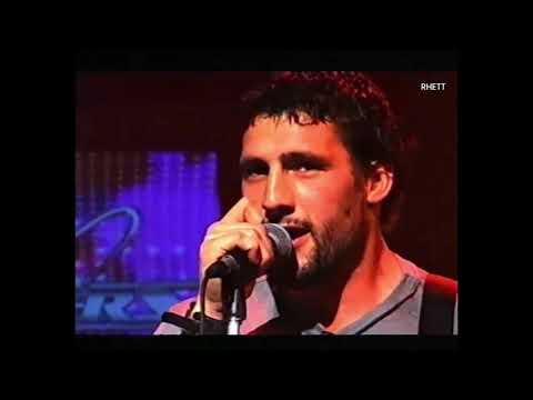 Russell Robertson singing U2's DESIRE. Melbourne Football Club