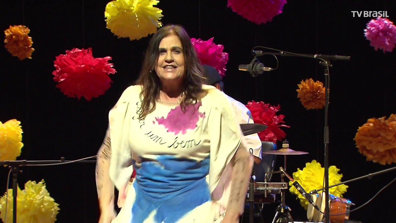 Bia Bedran canta  "A ciranda do anel" no Música Animada